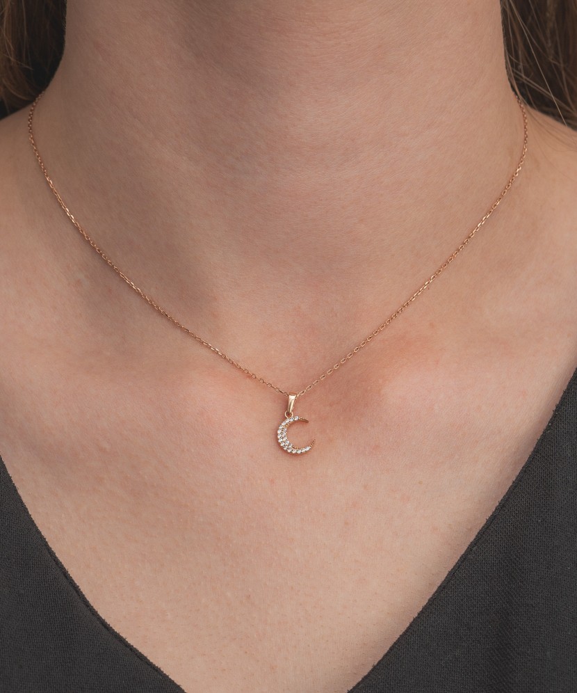 Gold pendant with zircons