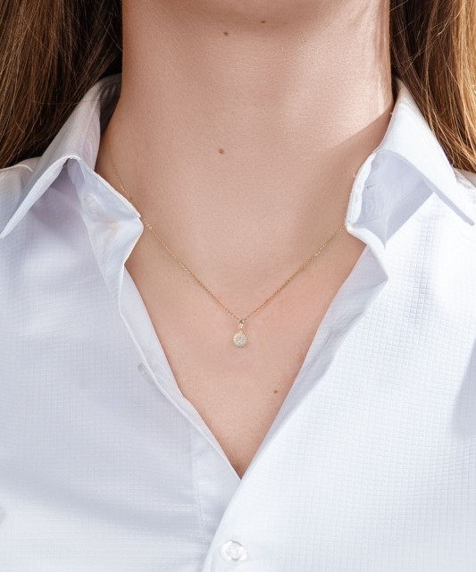 Gold pendant with zircons