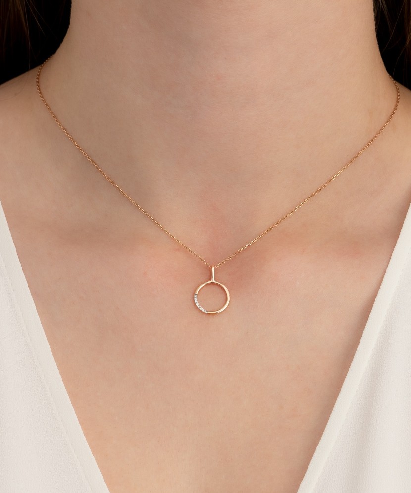 Gold pendant with diamonds