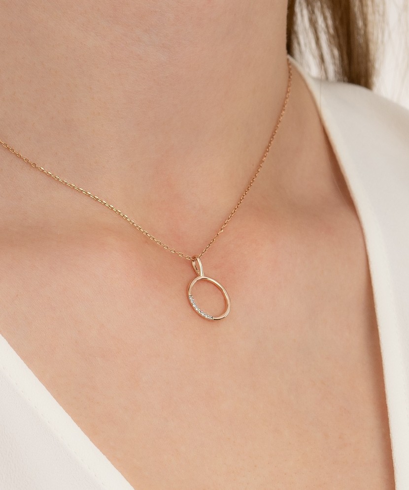 Gold pendant with diamonds