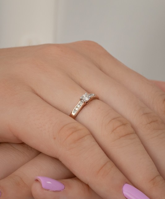 Gold ring with diamonds