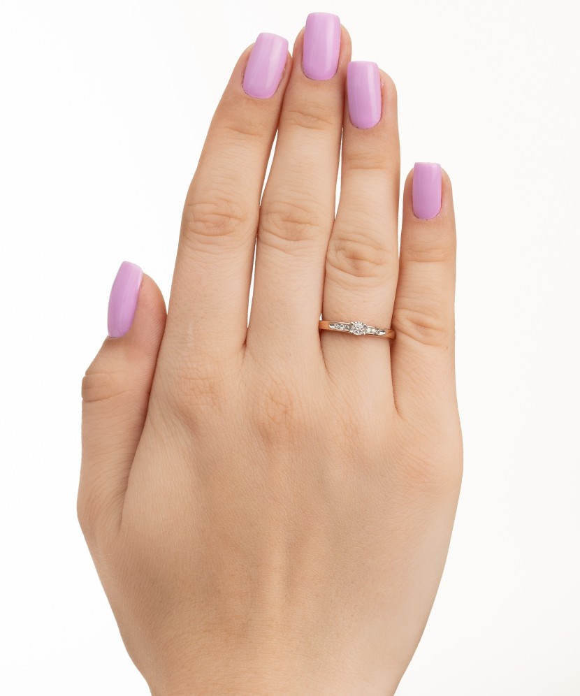 Gold ring with diamonds