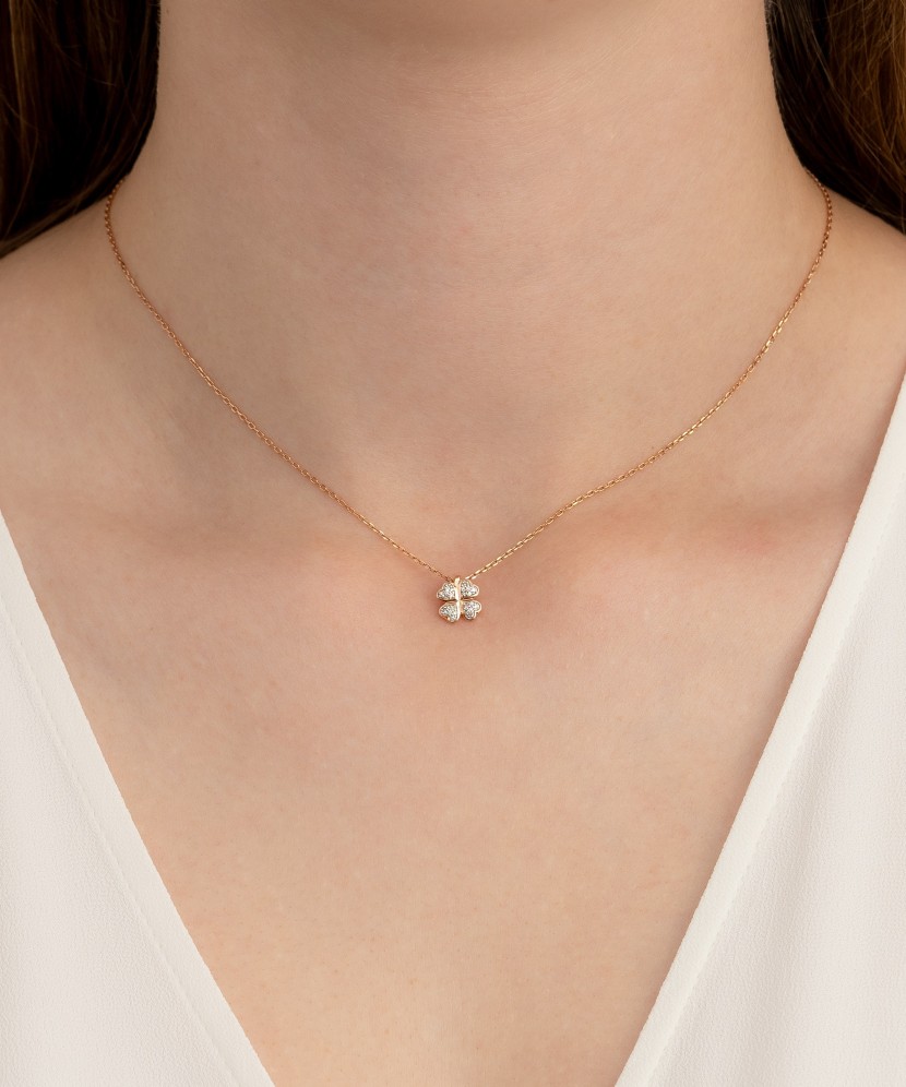 Yellow Gold pendant with diamonds and sapphire