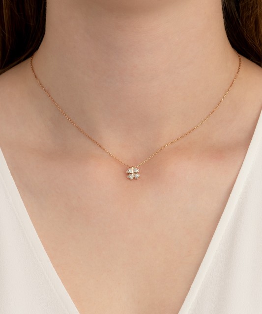 Yellow Gold pendant with diamonds and sapphire