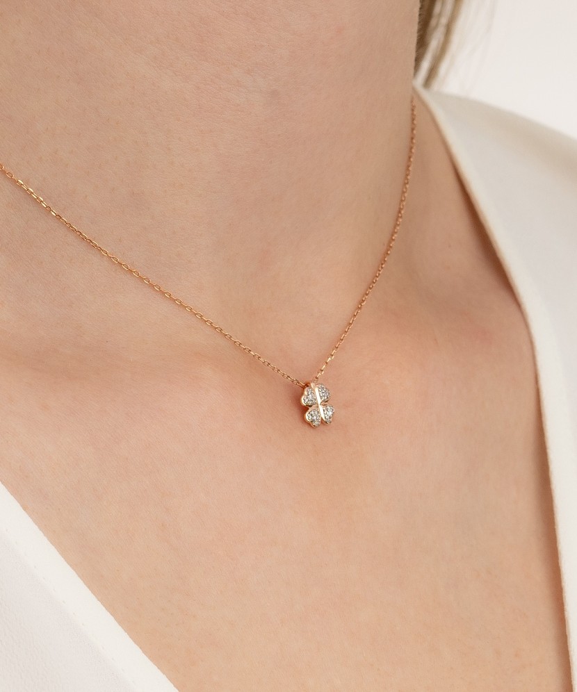 Yellow Gold pendant with diamonds and sapphire