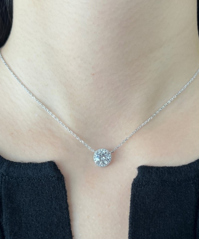 Sterling silver chain with zirconium pendant