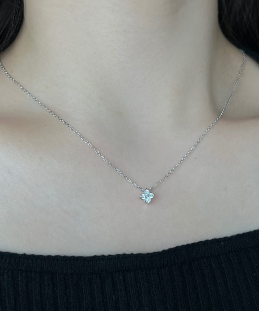 Sterling silver chain with zirconium pendant