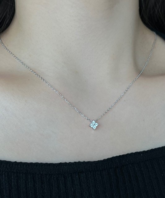 Sterling silver chain with zirconium pendant