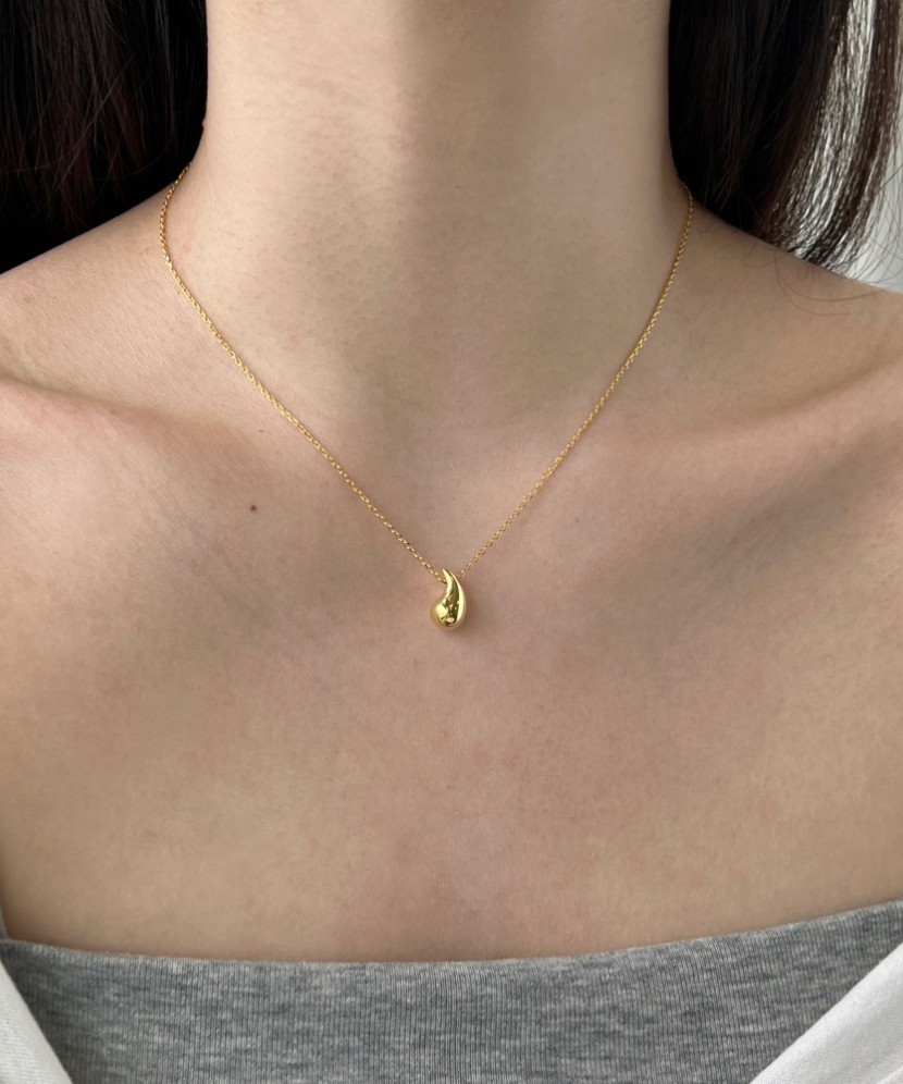 Sterling silver chain with pendant