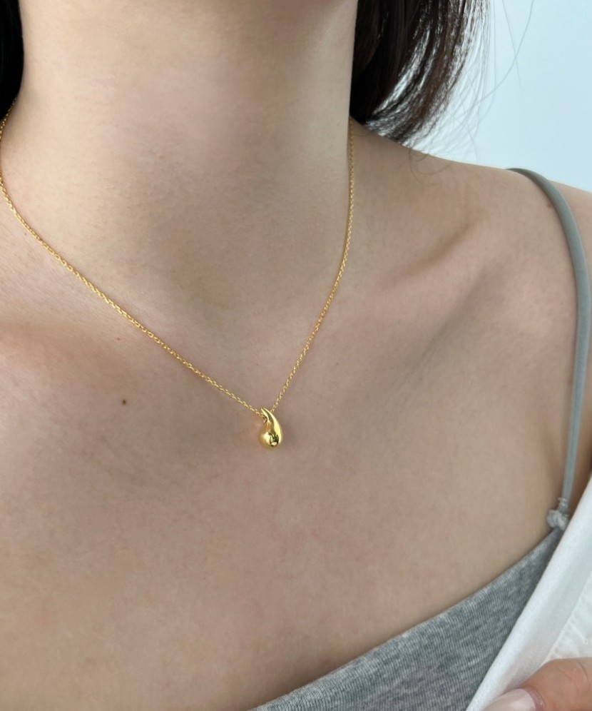 Hopeaketju riipuksella