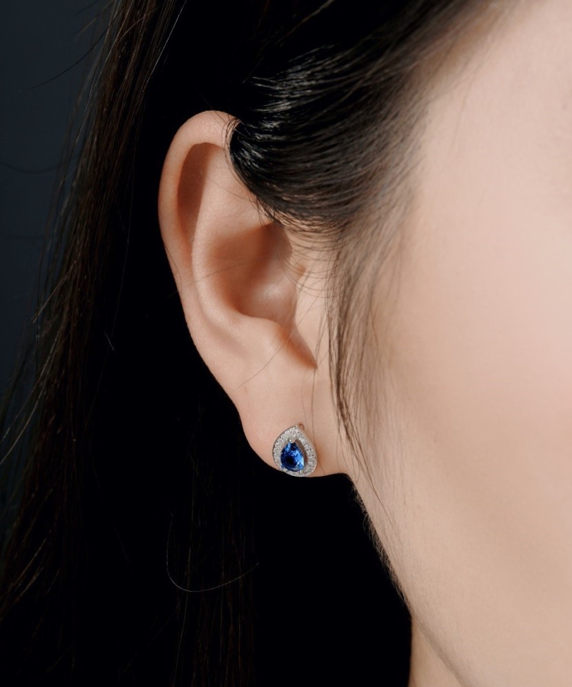 Sterling silver earrings with zircons