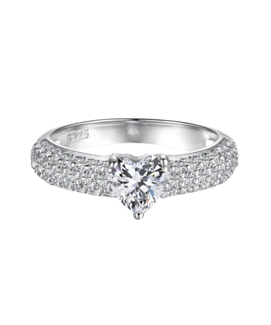 Sterling silver ring with zircons