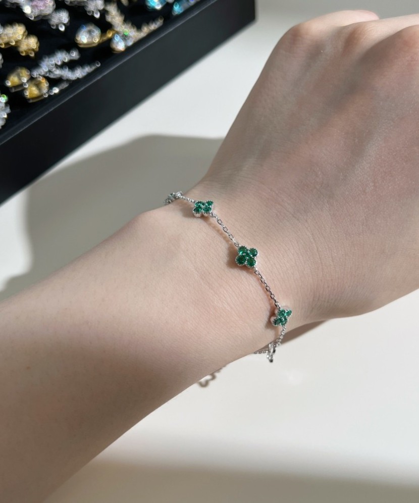 Sterling Silver bracelet with zircons