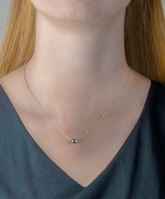 White gold chain with pendant