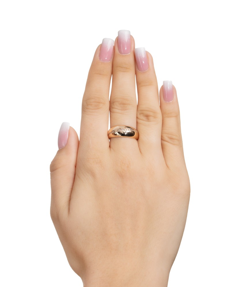 Gold ring with zircons