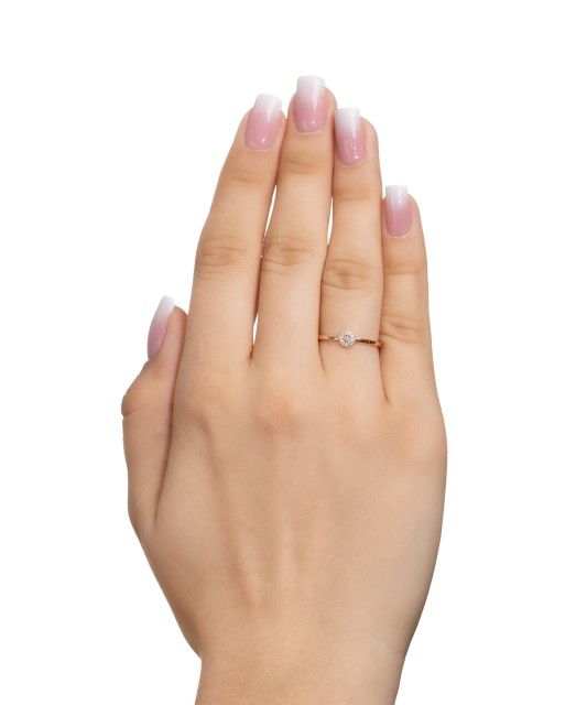 Kultasormus zirkoneilla