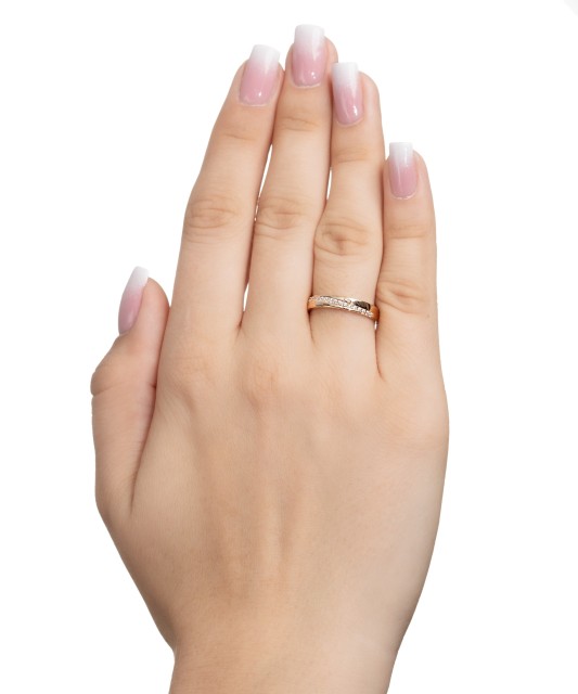 Gold ring with zircons