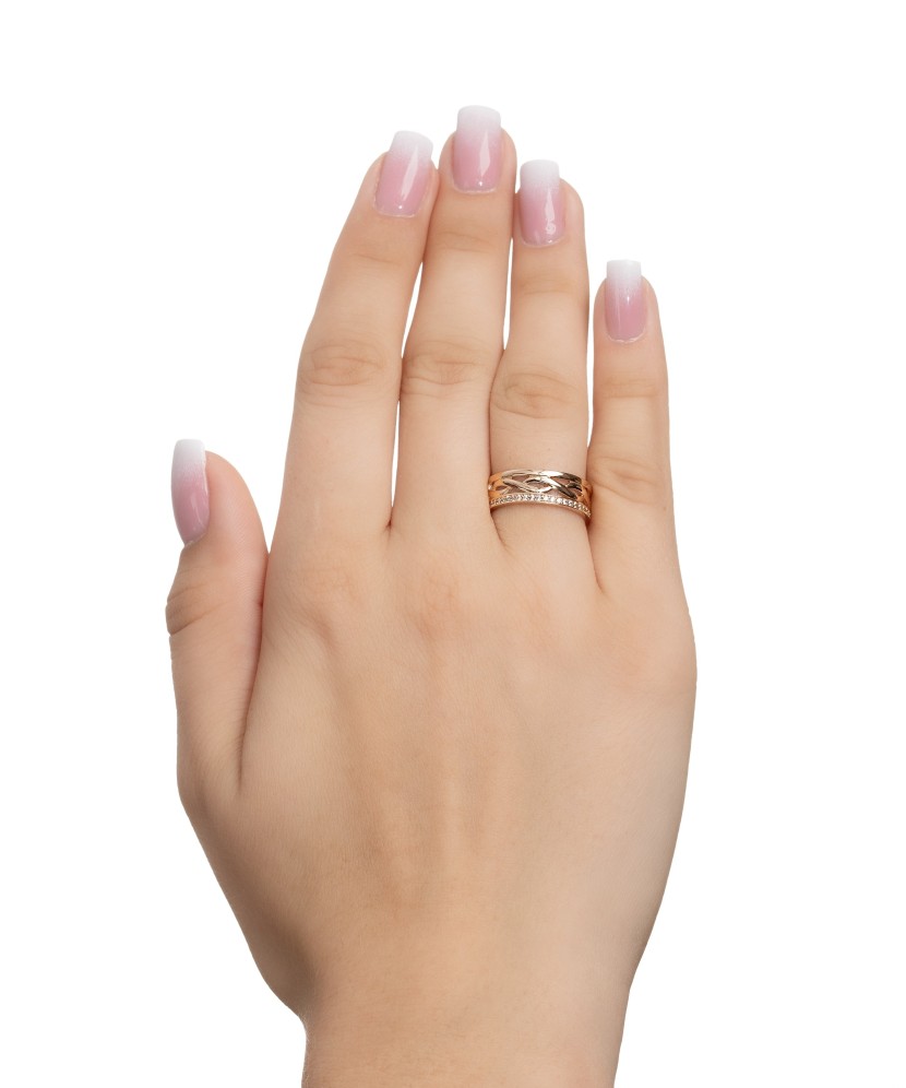 Gold ring with zircons