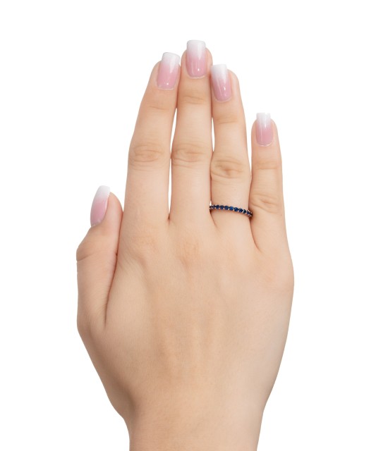 Gold ring with zircons