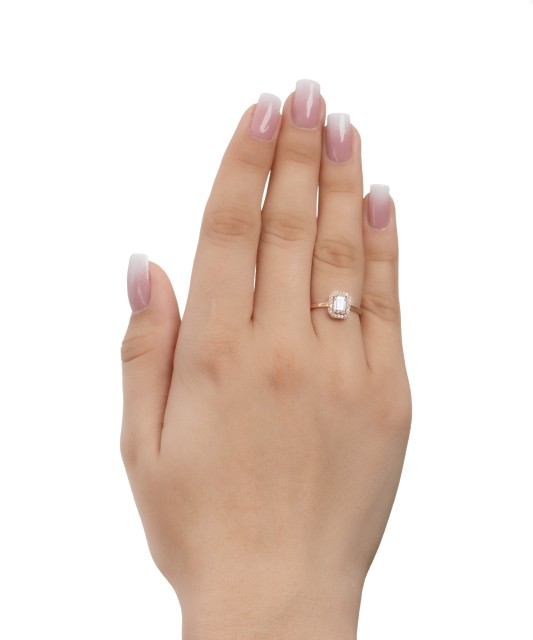 Gold ring with zircons