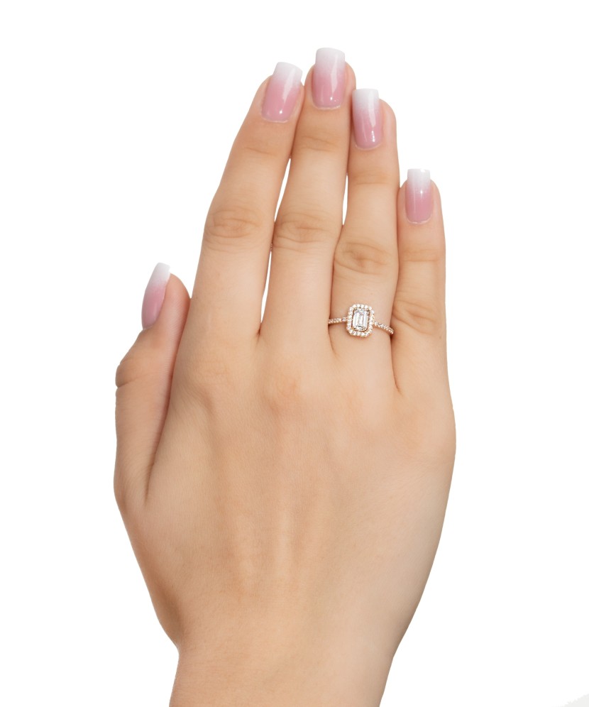 Kultasormus zirkoneilla