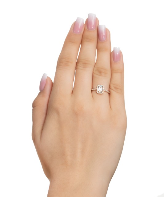 Gold ring with zircons