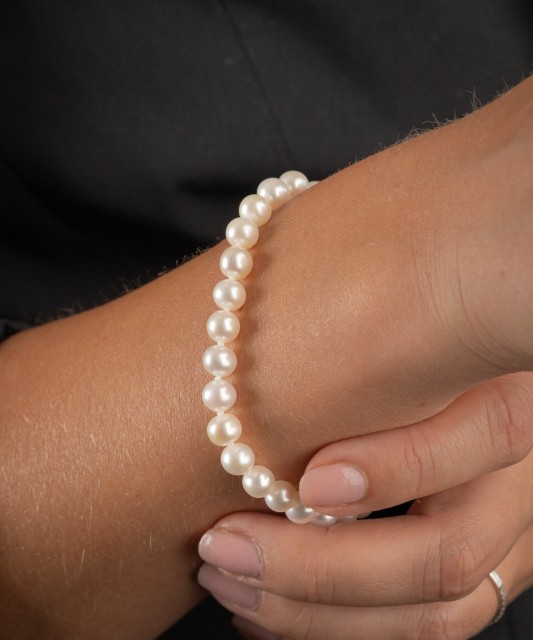 Bracelet with pearls and gold