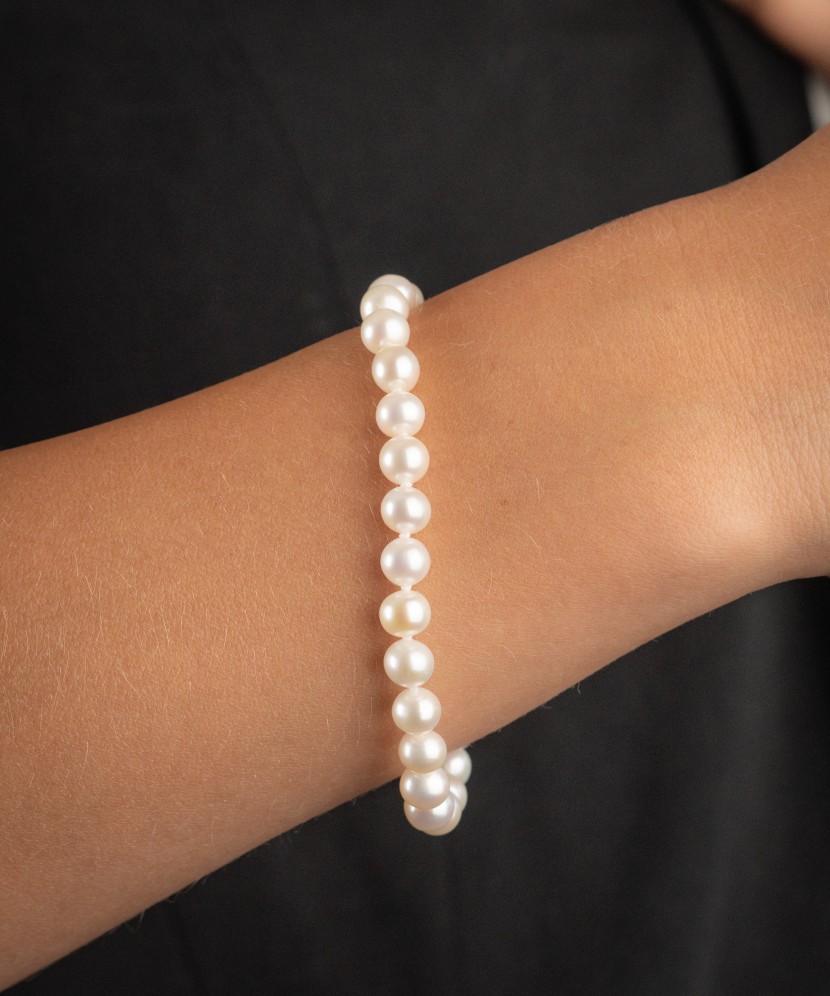 Bracelet with pearls and gold