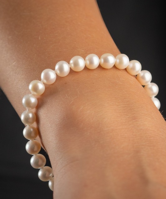 Bracelet with pearls and gold