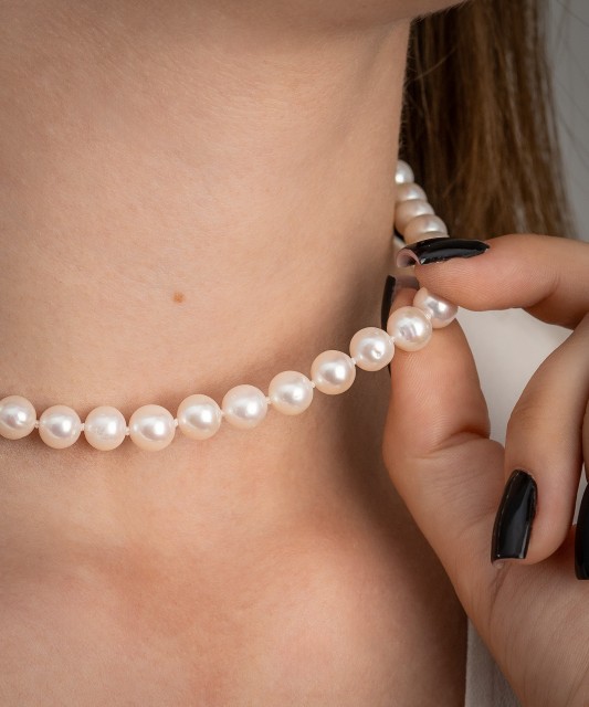 Pearl necklaces with gold