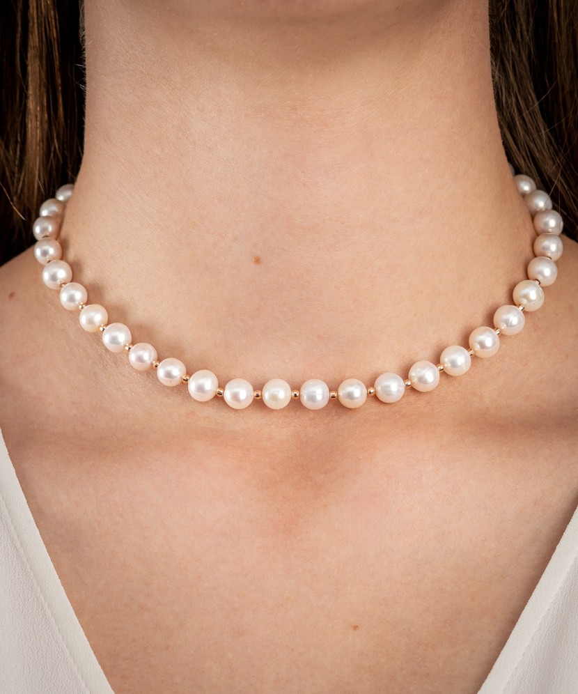 Pearl necklaces with gold