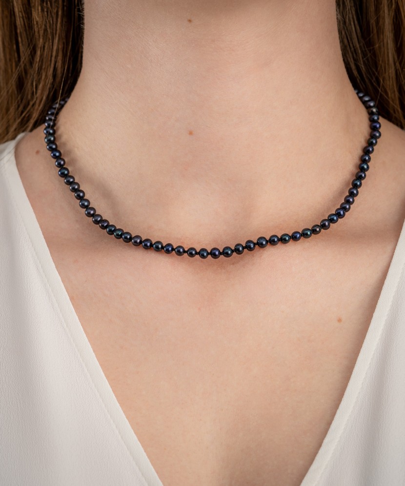 Pearl necklaces with gold