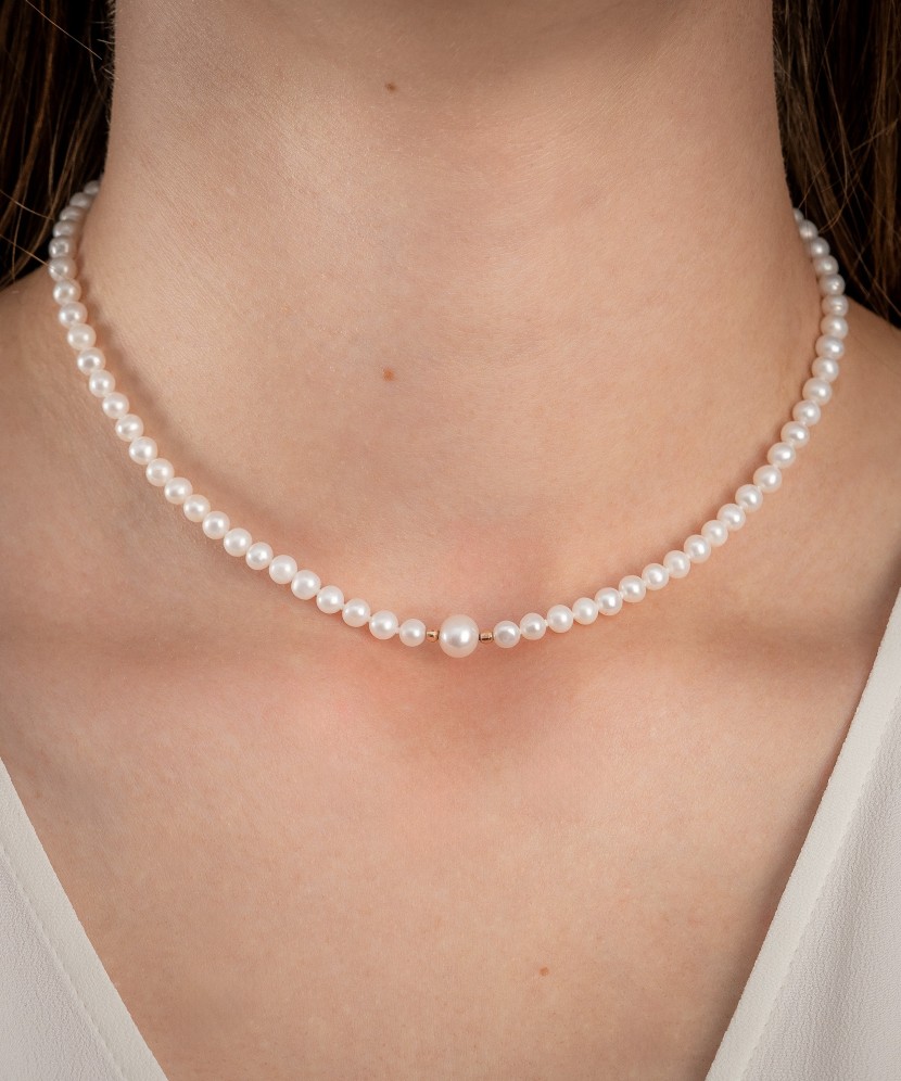 Pearl necklaces with gold