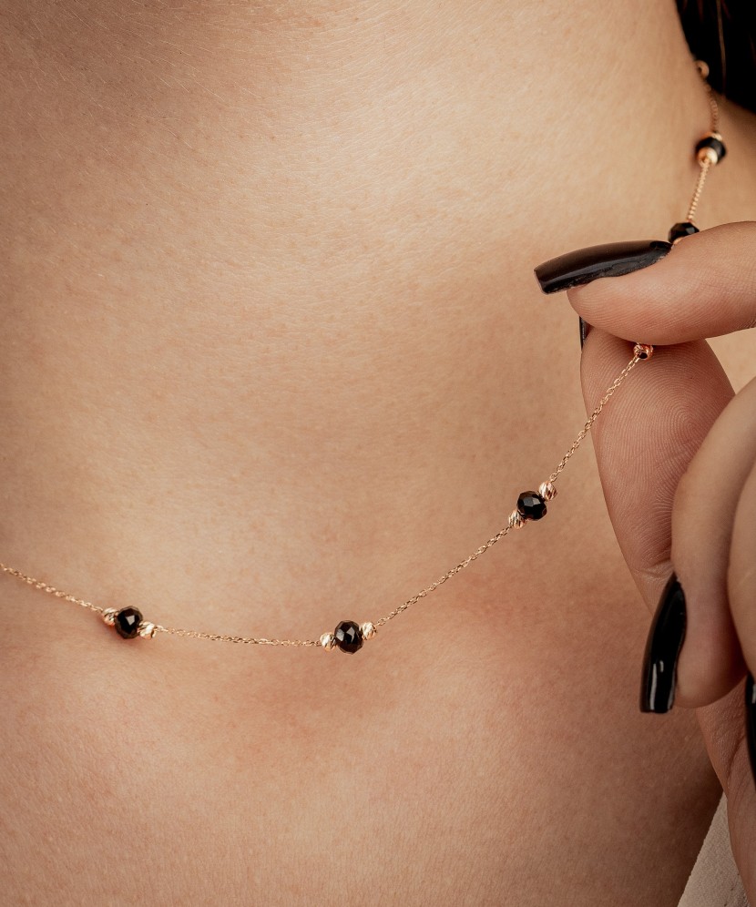 Gold chain with onyx