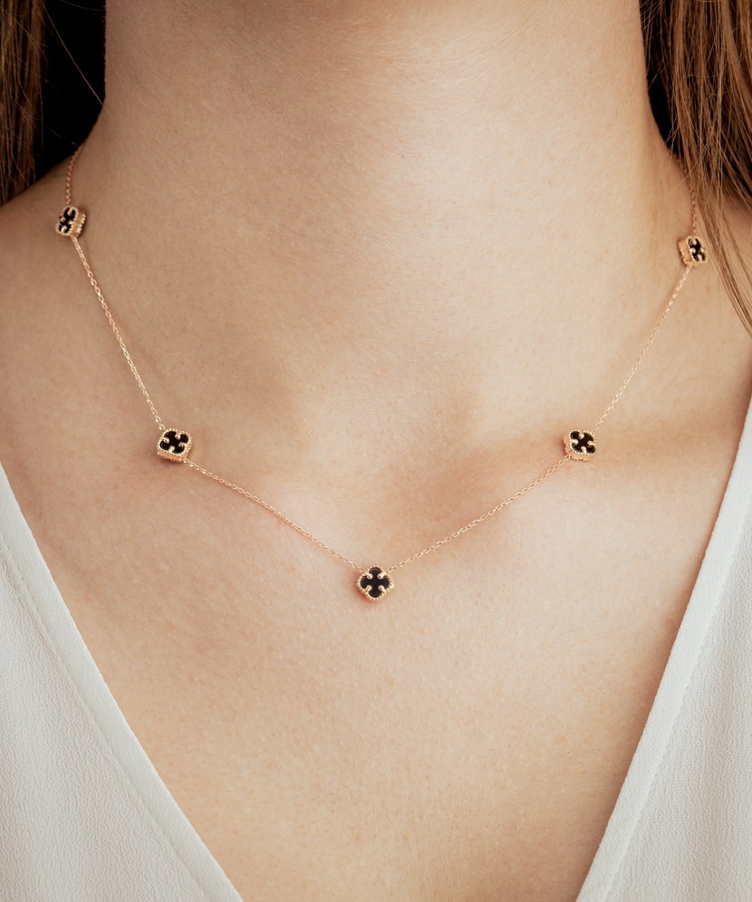 Gold chain with onyx