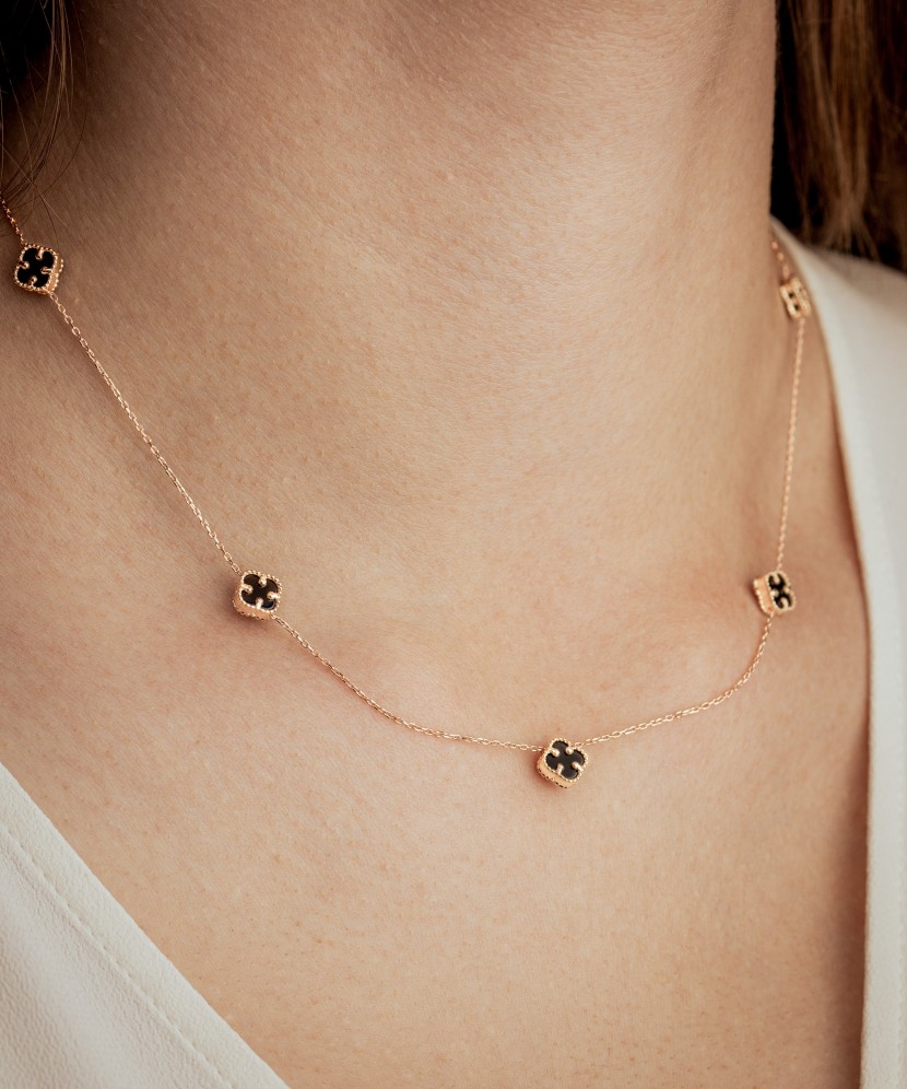 Gold chain with onyx