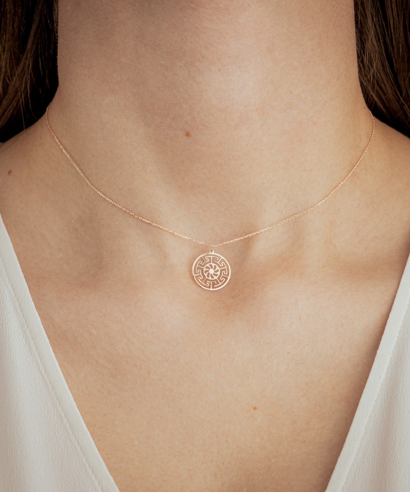 Gold chain with pendant