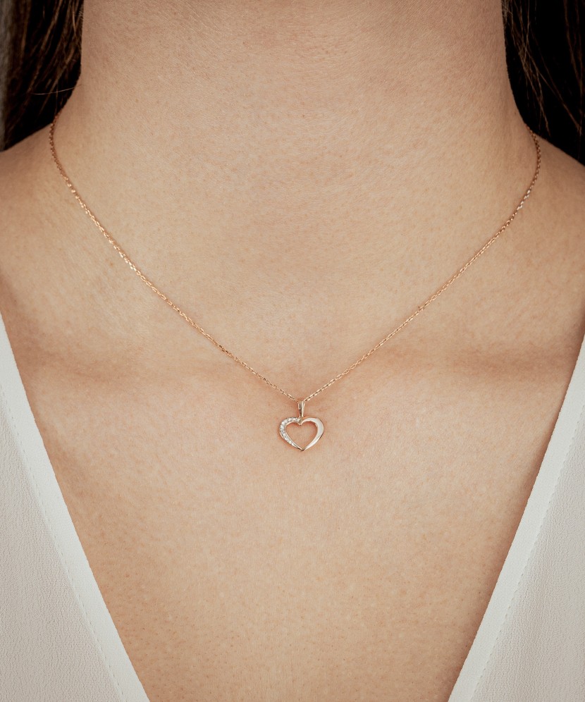 Gold pendant with diamonds "heart"