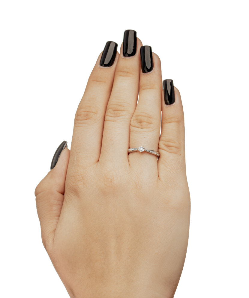 Valkokultainen sormus timanteilla