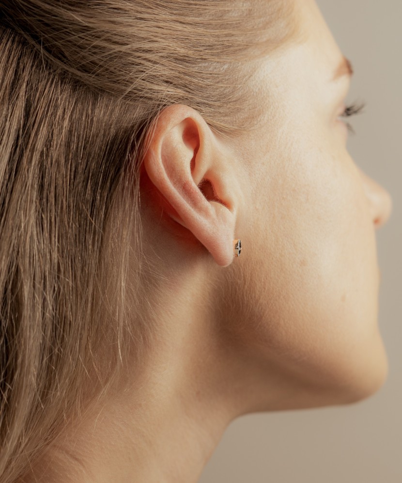 Gold earrings with sapphires and diamonds