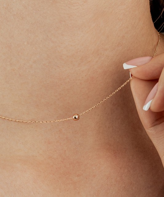 Gold chain with pendant