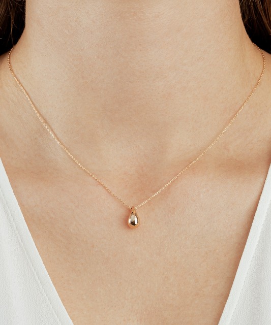 Gold chain with pendant