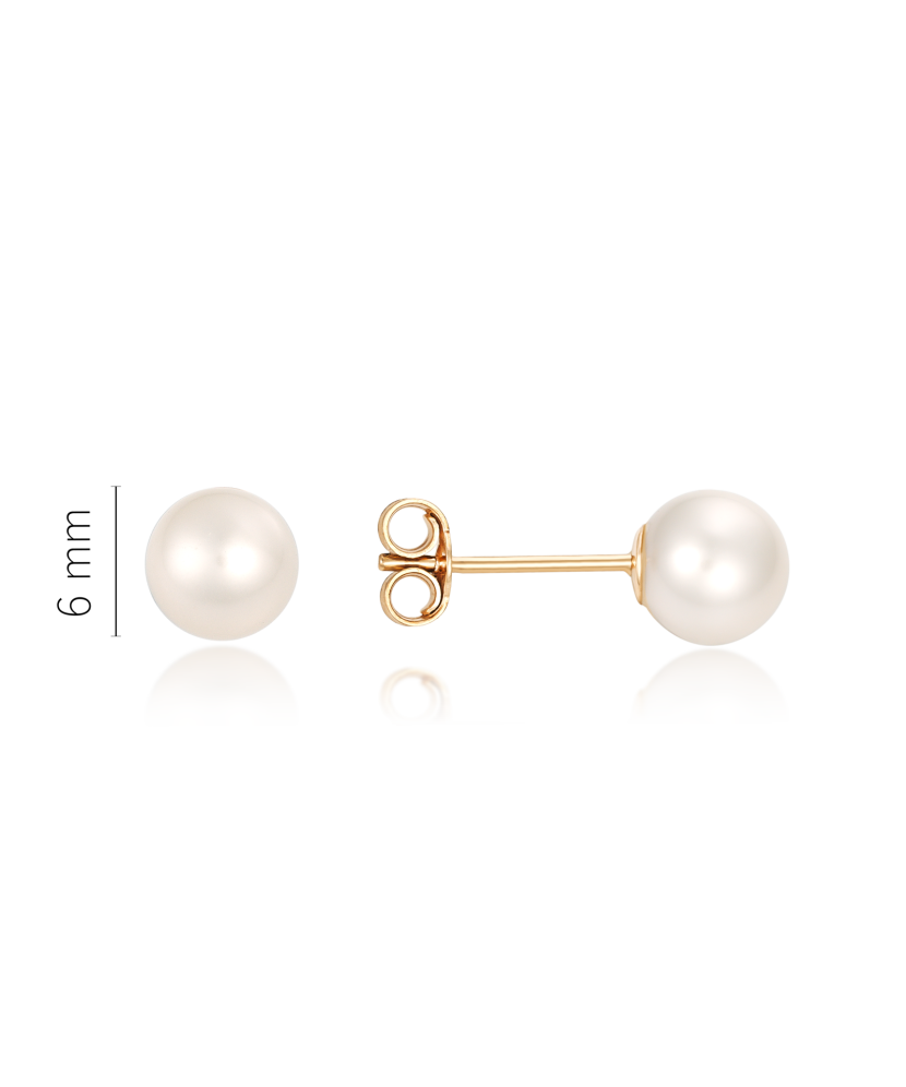 Gold earrings with pearls