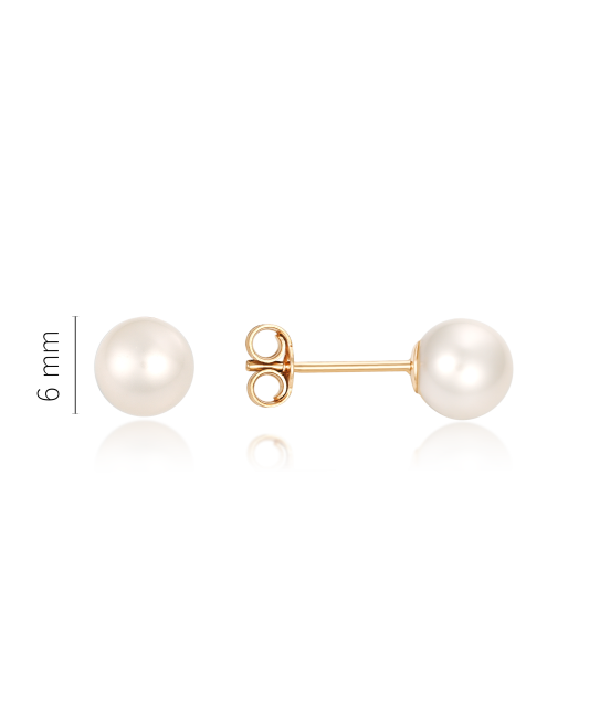Gold earrings with pearls