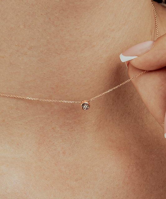 Gold chain with diamond pendant