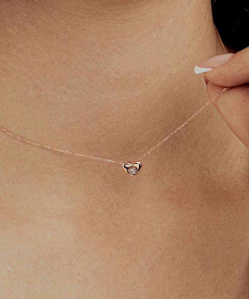 Gold chain with diamond pendant "Heart"
