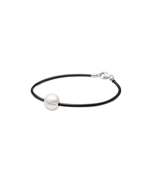 Leather bracelet with pearl