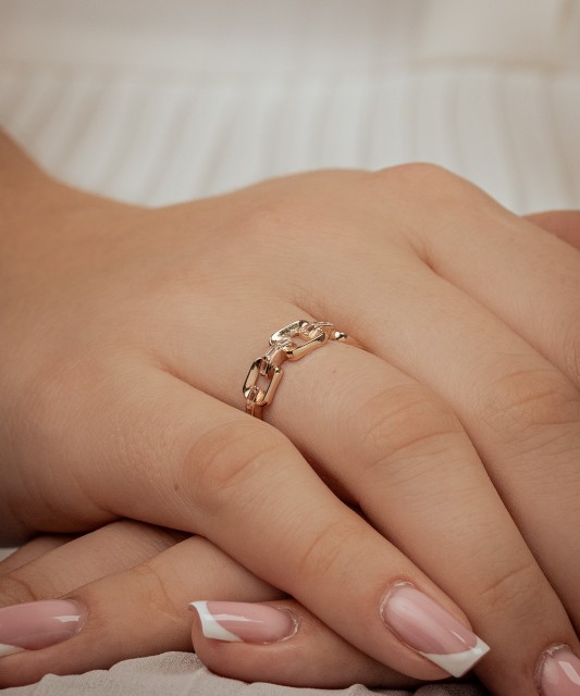 Gold ring with zircons