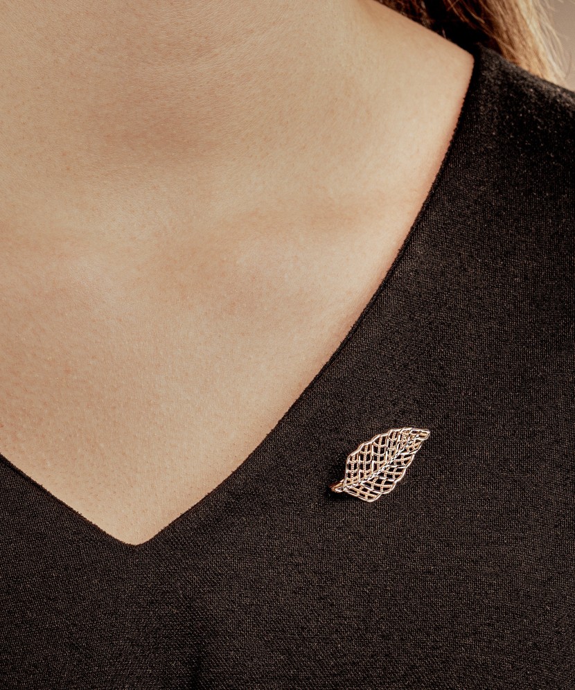 Gold brooch "leaf"