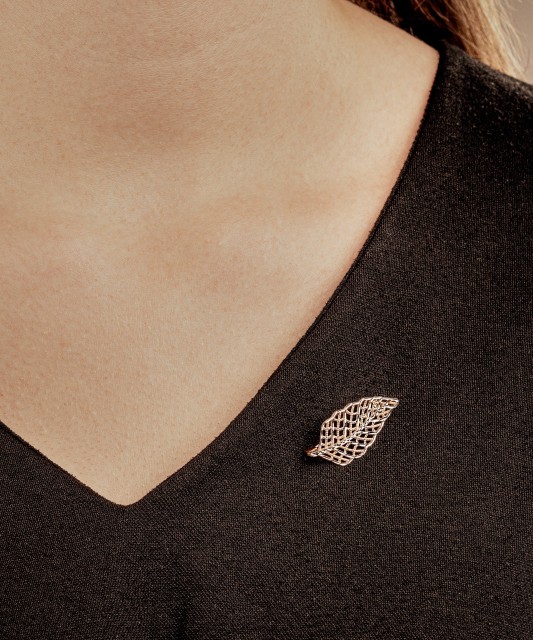 Gold brooch "leaf"